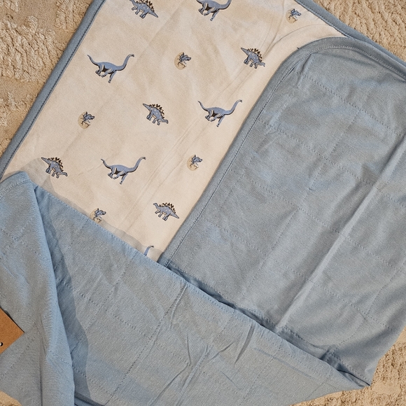 NEW Kyte Baby - Dinosaur Print Blue Baby Blanket in Jurassic 1.0 - Picture 5 of 5